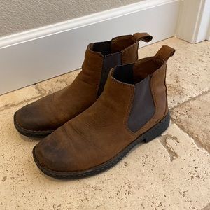 B.o.c leather brown distressed aged chelsea boots 9